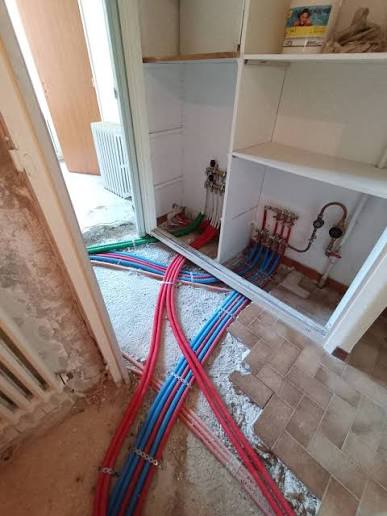 Installation d'un réseau de plomberie complet avec tubes PEX